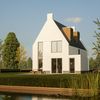 Eigentijdse en moderne woning met bakstenen details aalsmeer
