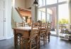 houten huis met sedum glasgevel arkel